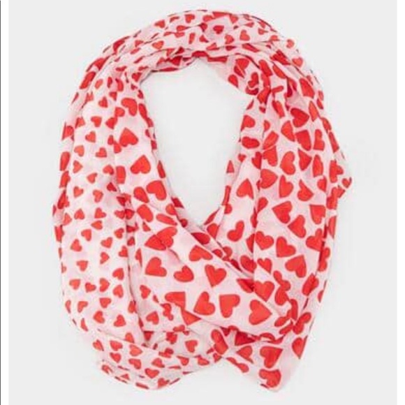 NWT Francesca’s Kayla Heart Scarf - Picture 3 of 3